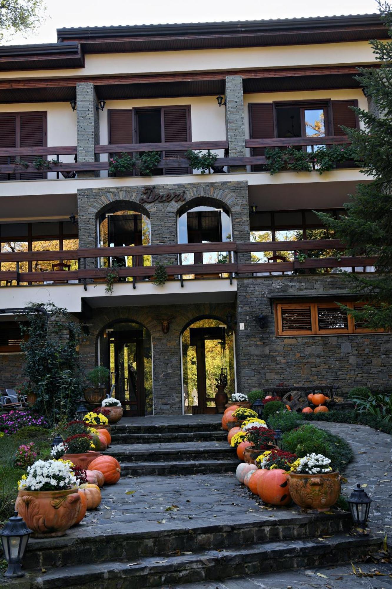 Hotel Restaurant Dreri Tiranë Ngoại thất bức ảnh
