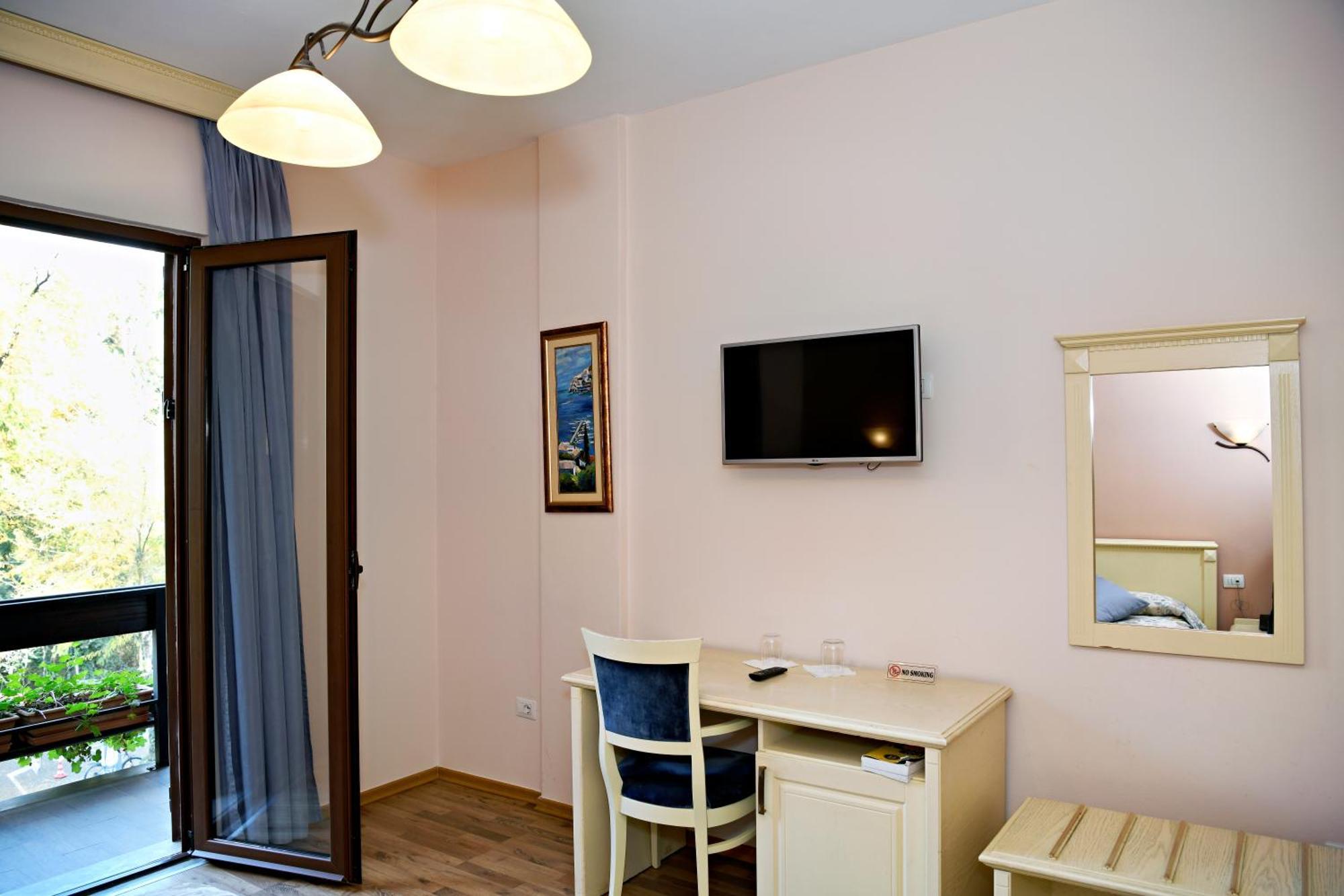 Hotel Restaurant Dreri Tiranë Ngoại thất bức ảnh